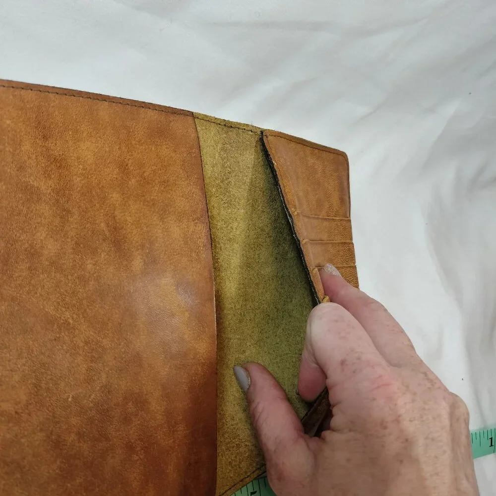 Vertical Leather Bifold Wallet (vintage,‎ handmade)